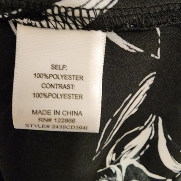 Chenault Black and White Floral Blouse, Size Large - Picture 5 of 6